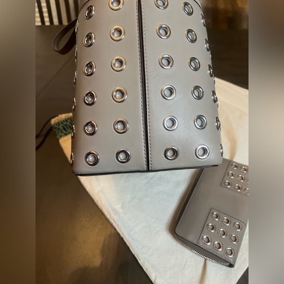 Tory Burch - Leather Bag & Wallet - Picture 15 of 16